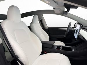 Tesla Model Y bild 27