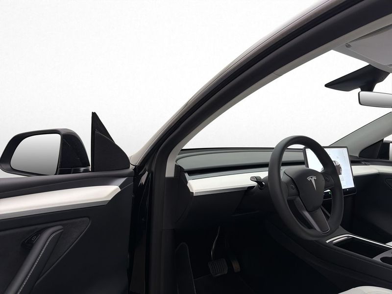Tesla Model Y bild 11