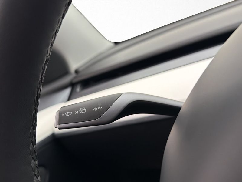 Tesla Model Y bild 16