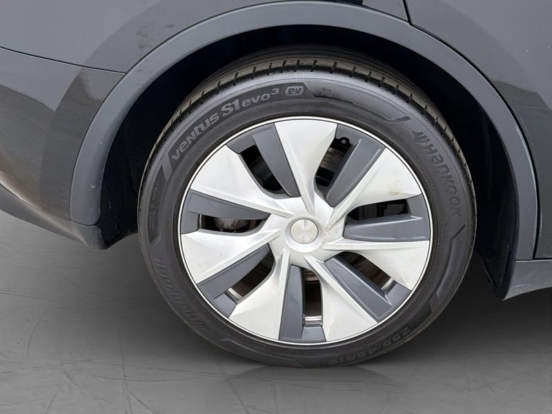 Tesla Model Y bild 35