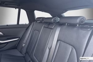 BMW 330 bild 16
