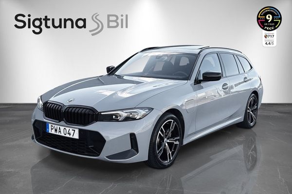 BMW 330 e xDrive Touring M Sport / Panorama / Läder / Kamera - 2023