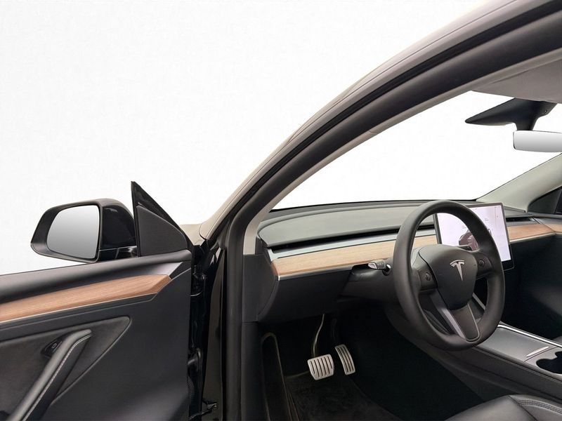 Tesla Model Y bild 9