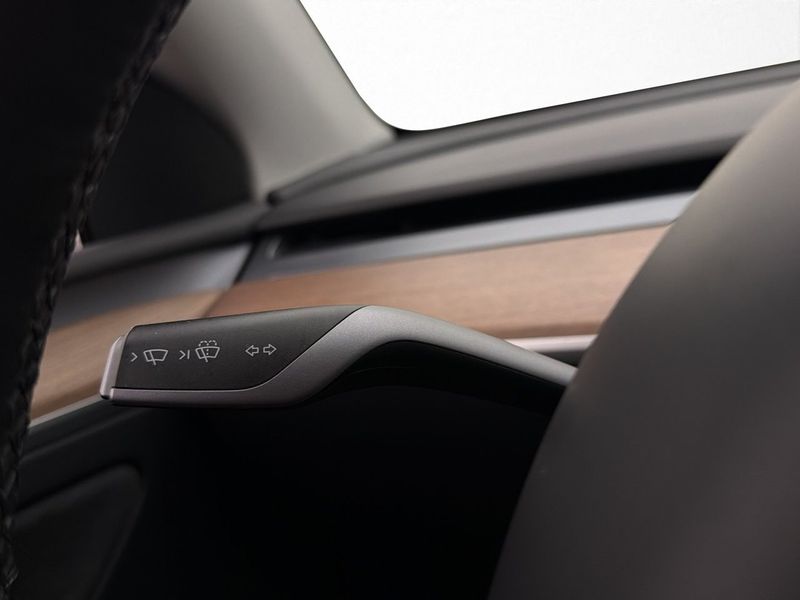 Tesla Model Y bild 27