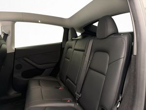Tesla Model Y bild 15