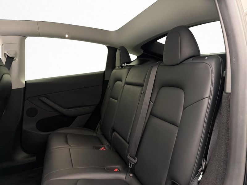 Tesla Model Y bild 15