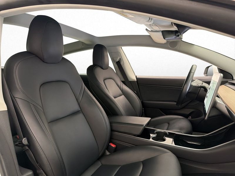 Tesla Model 3 bild 25