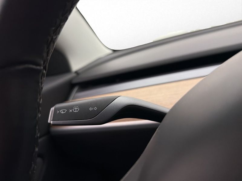 Tesla Model 3 bild 32