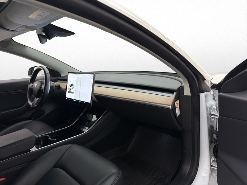 Tesla Model 3 bild 26