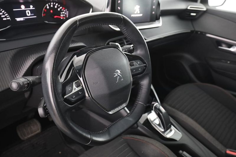 Peugeot 208 bild 12