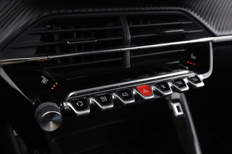 Peugeot 208 bild 24