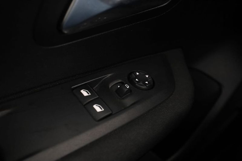 Peugeot 208 bild 32