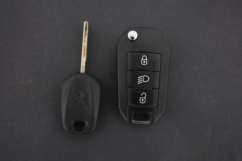 Peugeot 208 bild 33