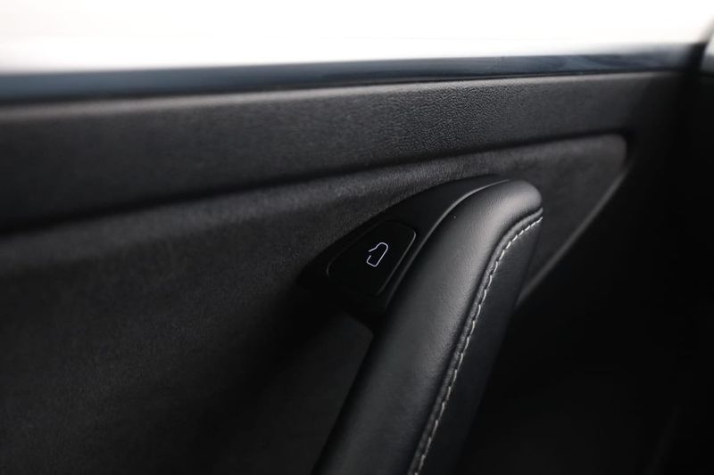 Tesla Model 3 bild 31