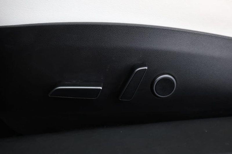 Tesla Model 3 bild 33