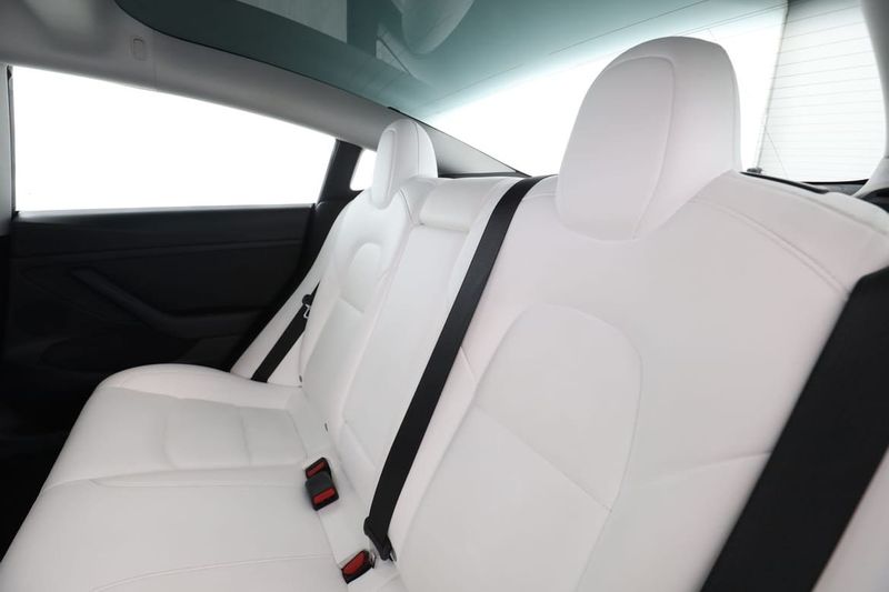 Tesla Model 3 bild 15