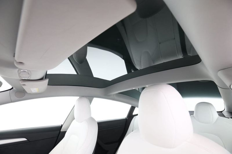 Tesla Model 3 bild 32
