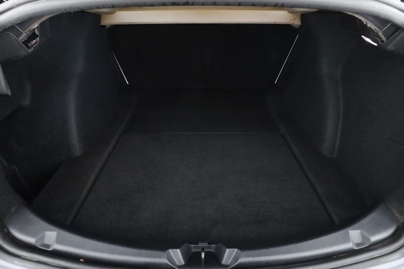 Tesla Model 3 bild 18