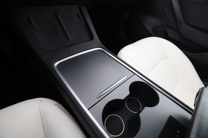 Tesla Model 3 bild 25