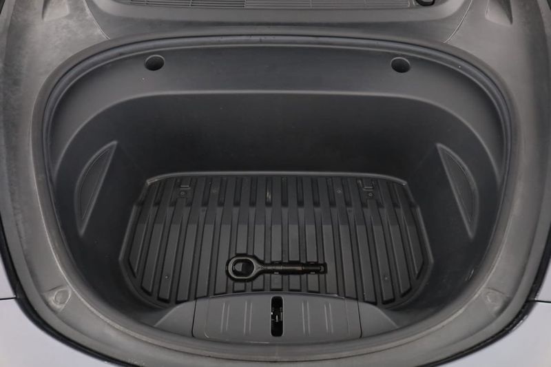 Tesla Model 3 bild 35