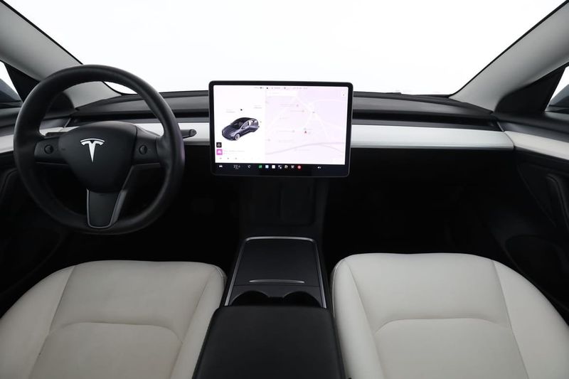 Tesla Model 3 bild 13