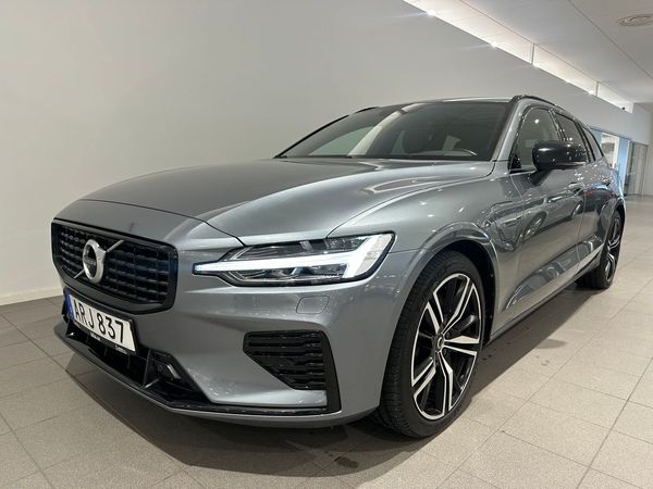 Volvo V60 Recharge T8 R-Design / Dragkrok / Panoramatak / Navigation / 360 Kamera / - 2021