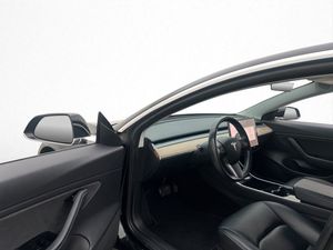 Tesla Model 3 bild 11