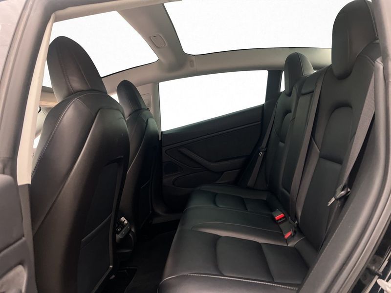Tesla Model 3 bild 31