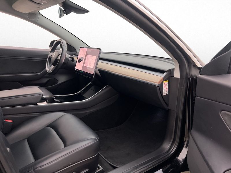 Tesla Model 3 bild 29