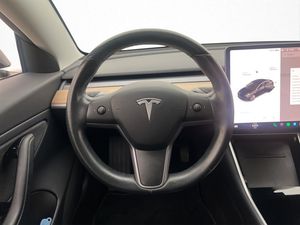 Tesla Model 3 bild 15