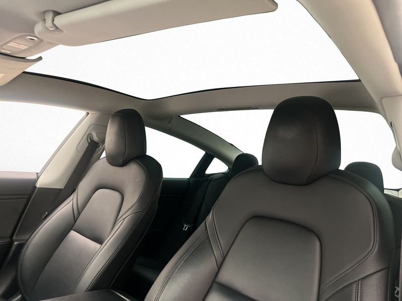 Tesla Model 3 bild 13