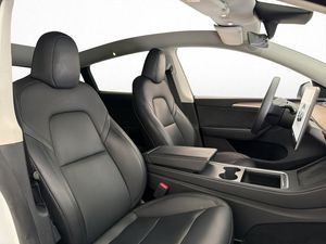 Tesla Model Y bild 15