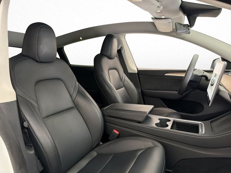 Tesla Model Y bild 15