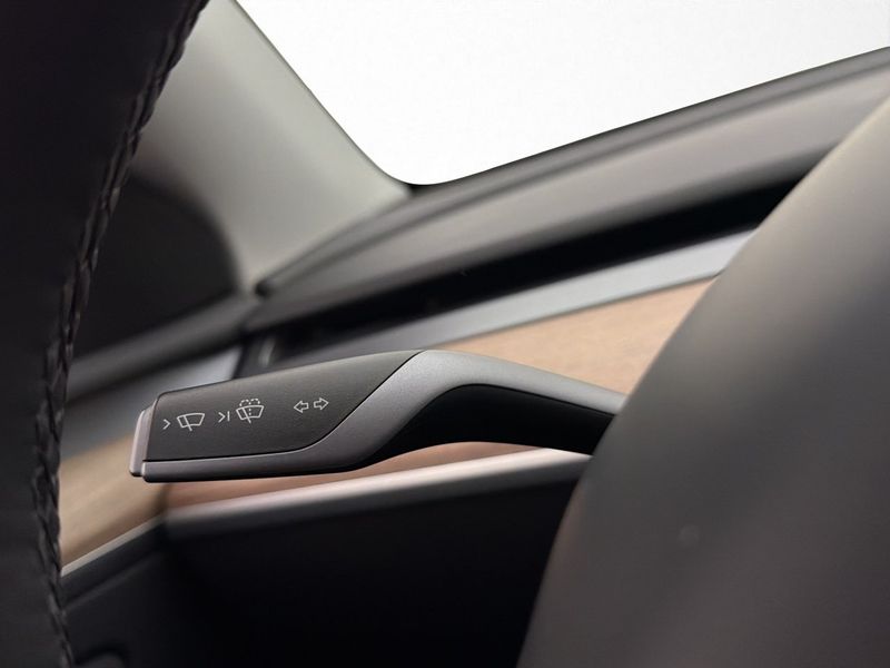 Tesla Model Y bild 33