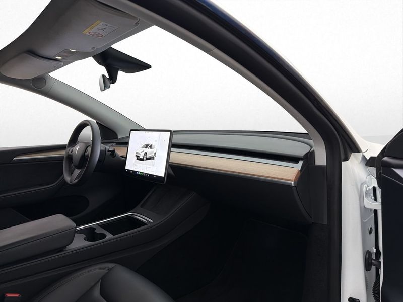Tesla Model Y bild 16