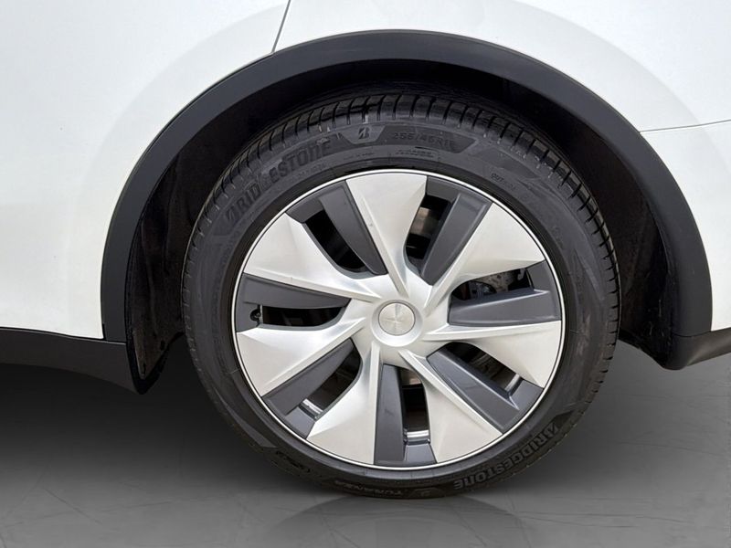 Tesla Model Y bild 12