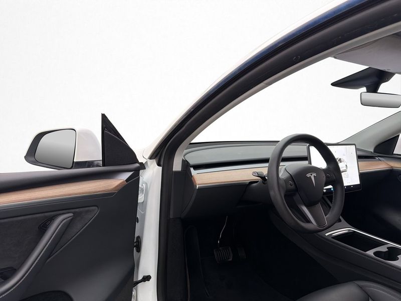 Tesla Model Y bild 21