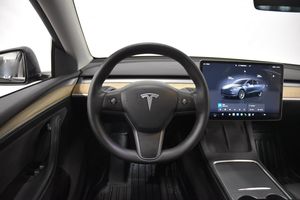 Tesla Model Y bild 2