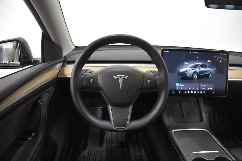 Tesla Model Y bild 2
