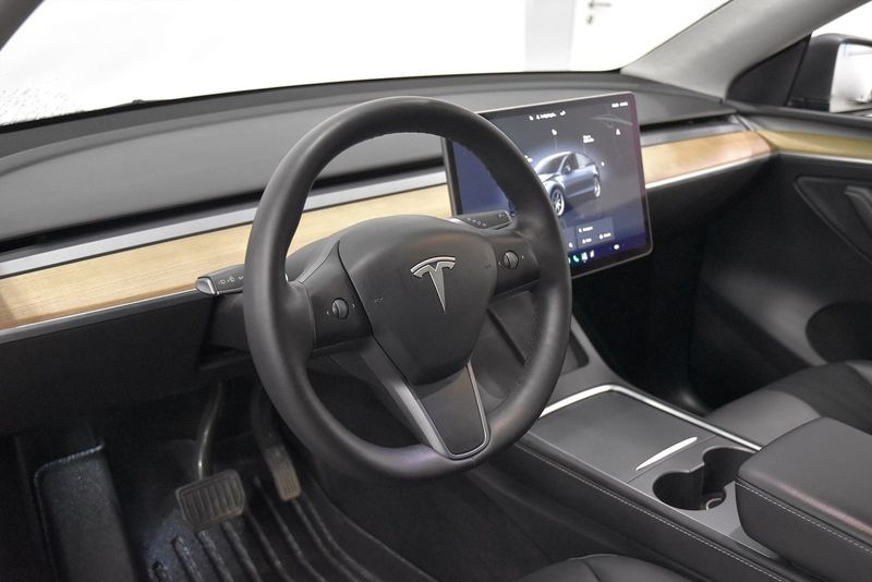 Tesla Model Y bild 8