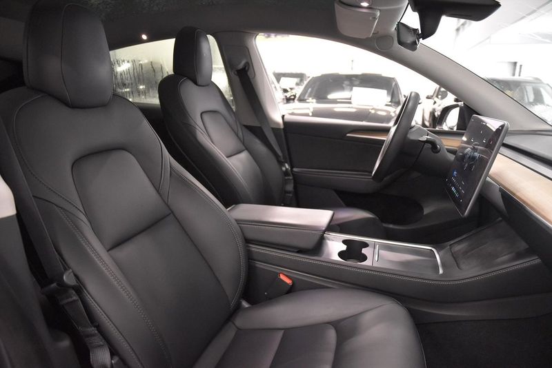 Tesla Model Y bild 12