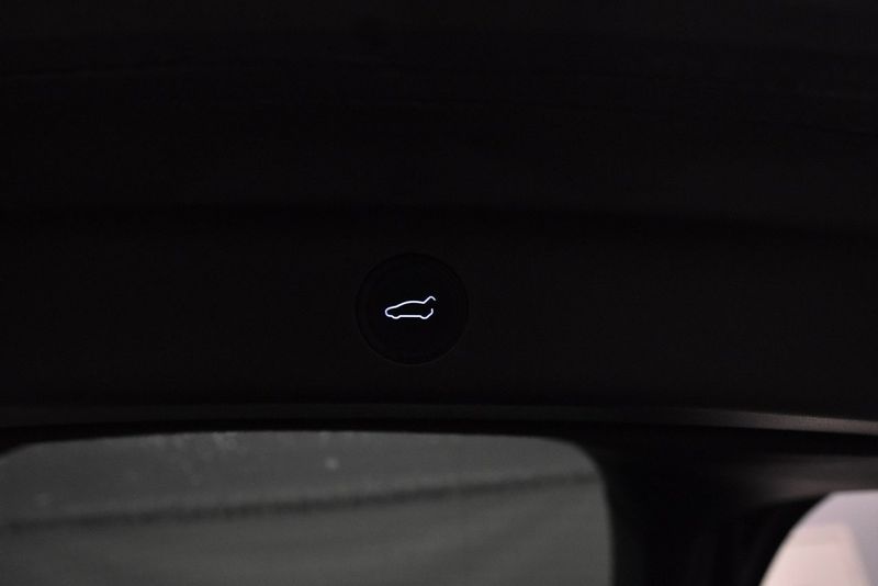 Tesla Model Y bild 25
