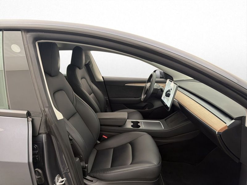Tesla Model 3 bild 15