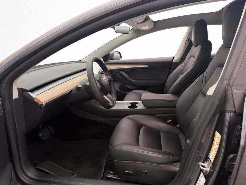 Tesla Model 3 bild 13