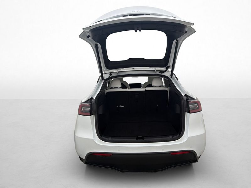 Tesla Model Y bild 27