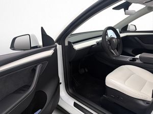 Tesla Model Y bild 11
