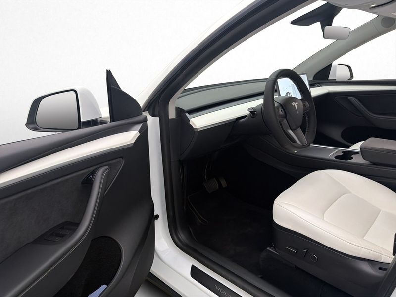 Tesla Model Y bild 11
