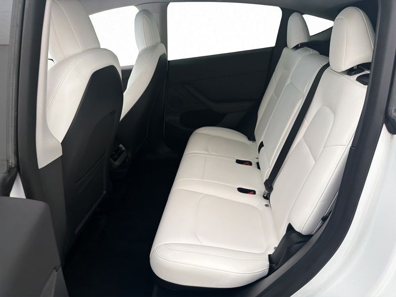 Tesla Model Y bild 26