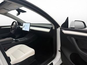 Tesla Model Y bild 25