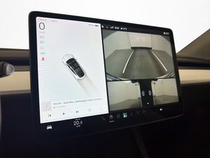 Tesla Model Y bild 16